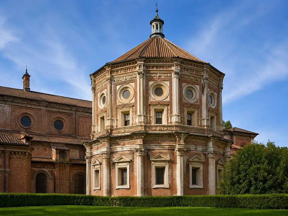 The brick apse and sixteen-sided tribune attributed to Bramante at Santa Maria delle Grazie